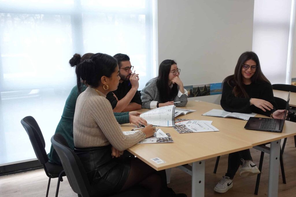 Mesurer la QVCT, indicateurs clés et outils d’évaluation : Comment évaluer efficacement la Qualité de Vie et les Conditions de Travail ?
