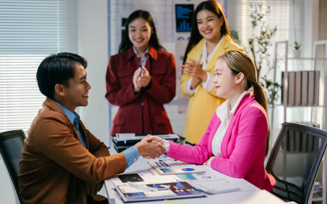 Les avantages du recrutement externe vs. la promotion interne : quel choix pour votre organisation ?